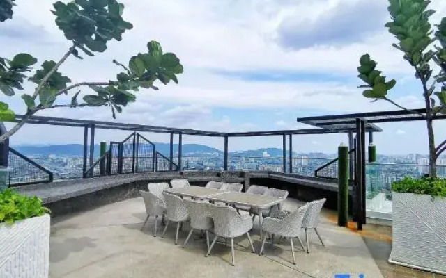 Reizz Residence | 2 BDR, 2 BATH, with Balcony