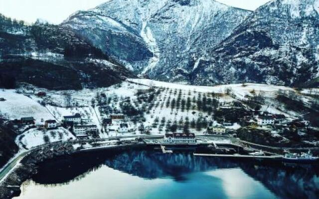 Flam Marina And Apartments