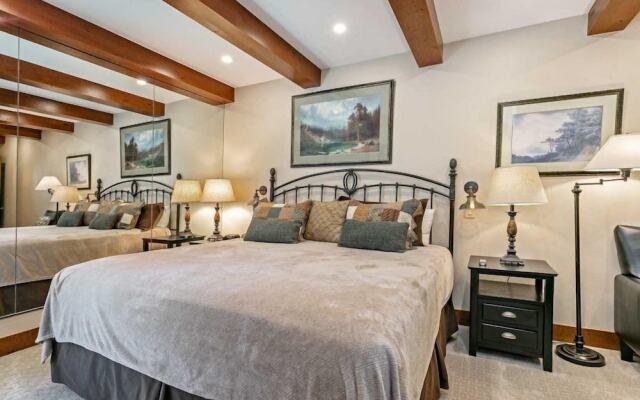 2 Bedroom Antlers Vacation Rental With Incredible Slopeside Views and Just a Short Walk to Gondola and Lionshead Village