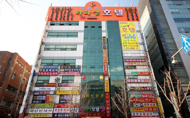 Raphael Hotel