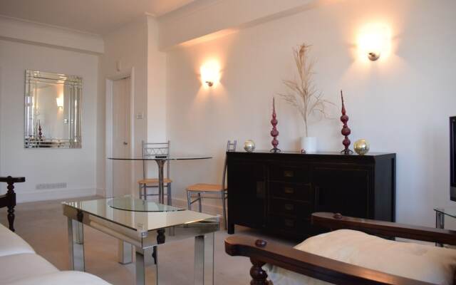 Vibrant 2 Bedroom Apartment in Central London