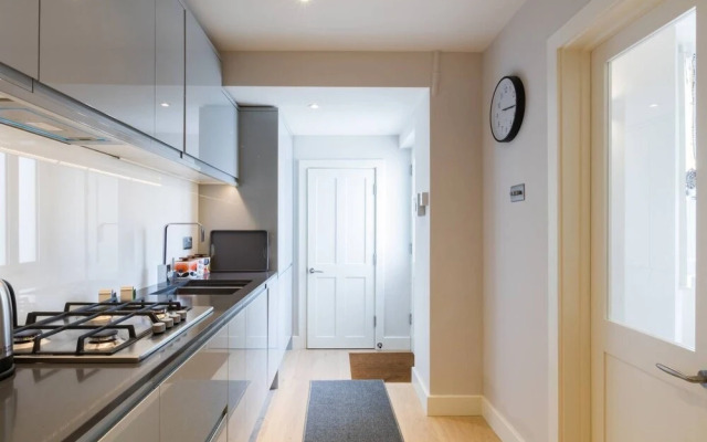 Beautiful Brook Green 2 bed Flat, Close to Tube