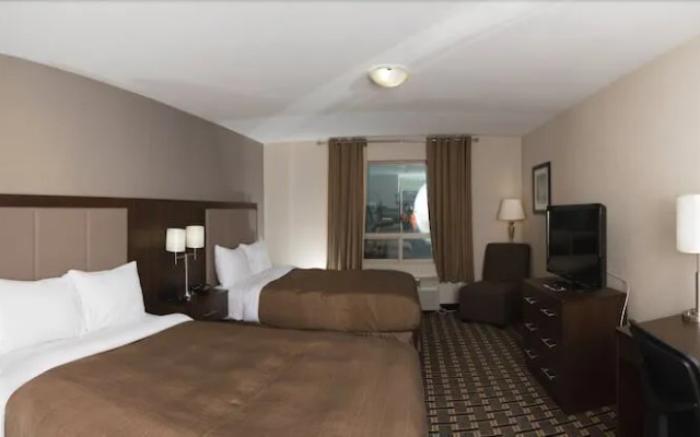 Carlyle Western Star Inn & Suites