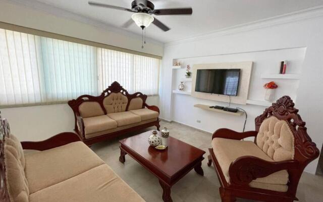Spacious and Cozy apartment in the City
