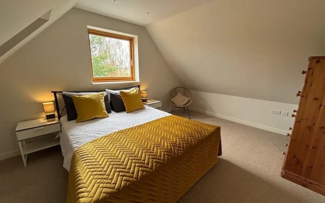 Tranquil Pond View Loft Retreat in Sudbury