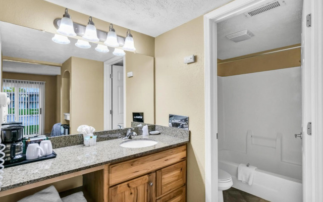 Eastlake Suites Hotel & Conference Center By OYO Urbana