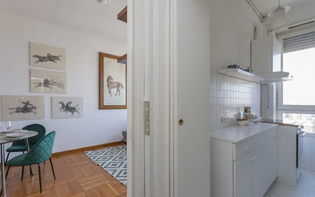 Skyline view Biancamano 1 bdr with balcony by Rentopolis