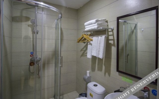 Ri Chu Dong Fang Business Hotel