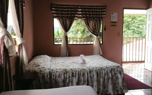 Hotel Los Volcanes Río Celeste