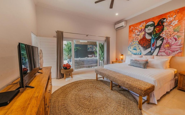 Villa Bloom 5 close to the beach private pool 3 bedrooms 3 bathrooms – Guest Rooms – Kuta