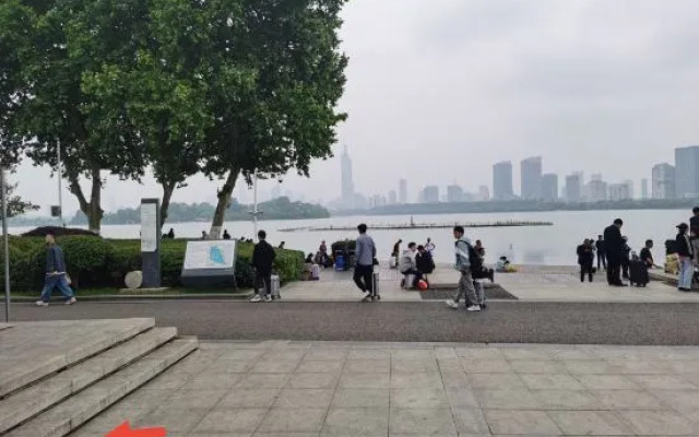 Holiday Inn Huanhu (Nanjing Railway Station Xuanwuhu Branch)