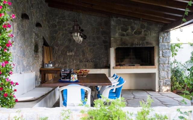 Seafront Luxury Villa w 5-en Suite BR BBQ