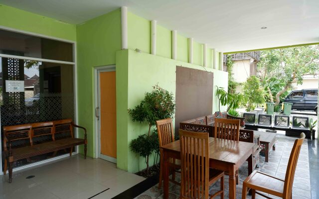 RedDoorz Plus Syariah near Laweyan Solo