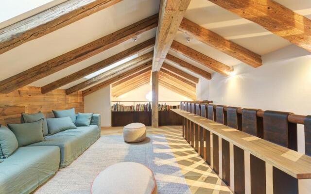 Chalet Silver Fox