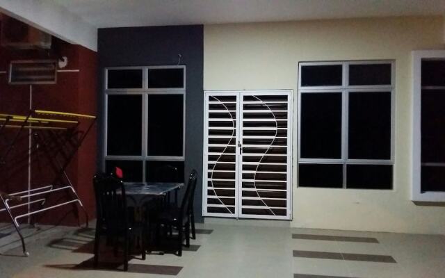 Rest Inn Mutiara at Homestay Gemas