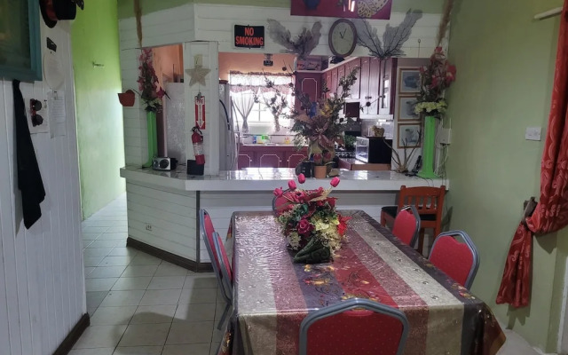 JO J'S Hostel