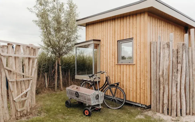 Tiny Holiday Home for 2 With Picnic Table