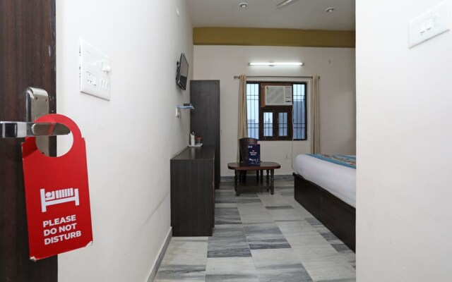 OYO 10876 Hotel Taj signature