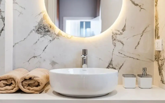 Villa Serenity Luxury Lakeside Manor