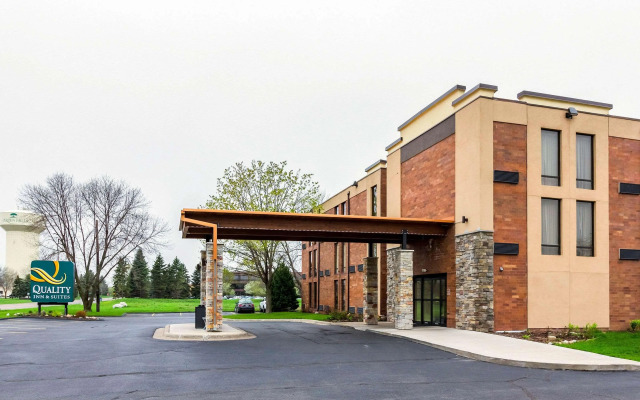 Quality Inn & Suites Arden Hills - Saint Paul North