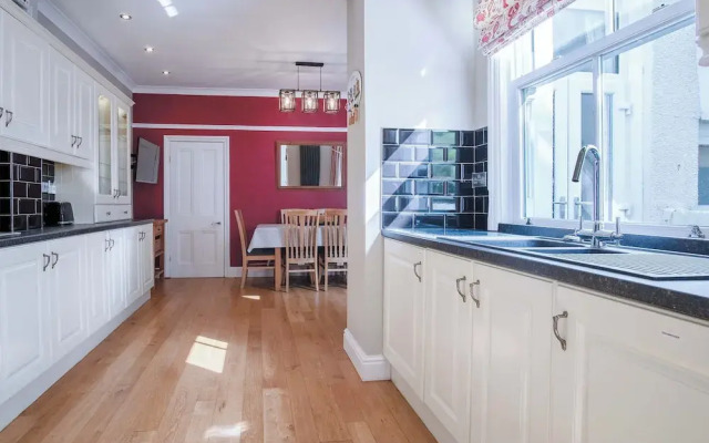 Overland Road 4 Bed House Mumbles