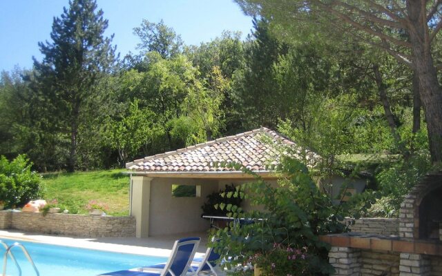Attractive Holiday Home in Céreste With Swimming Pool