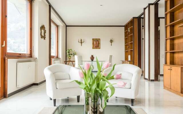 Piazza Cavour Lake View