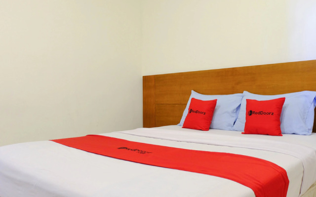 RedDoorz near Universitas Kristen Satya Wacana