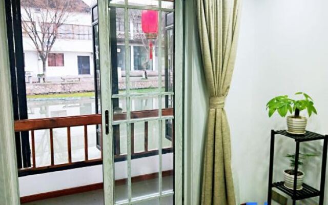 Tongli Qingyuan River View Holiday Inn