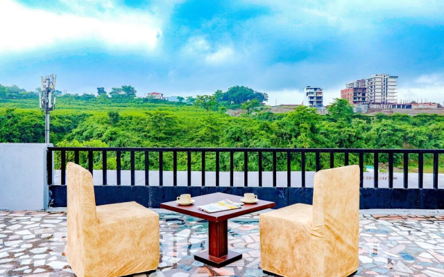 Fabhotel Maira Heights