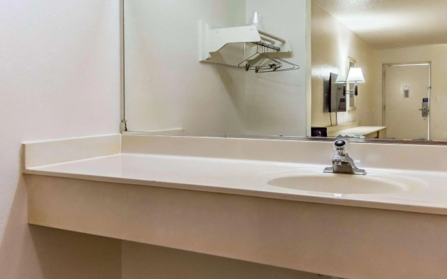 Motel 6 Raleigh, NC - Cary