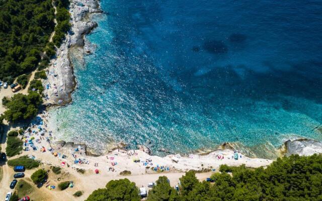 Apartment Villa Mare3 with pool, sea view and hydromassage