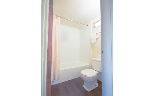 Centralia Motel Near Downtown by OYO