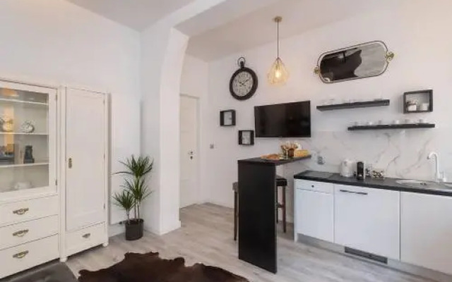 Wenceslas Square / Main Station - New Studio*****