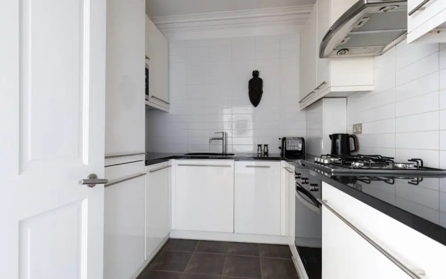 St Stephen's Gardens VII by Onefinestay