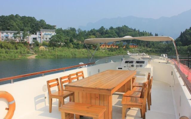 Yichang Changyang North Island Hotel