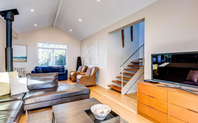 Aqua Pure at Hyams Beach 4pm Check Out Sundays – Guest Rooms – Hyams Beach