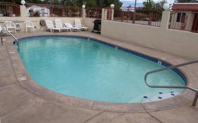 Trails Motel