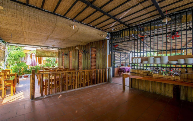 Bien Xanh Hotel