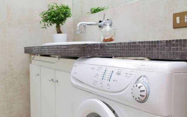 Bright one bedroom Halldis apartment close to St Peter’s square.