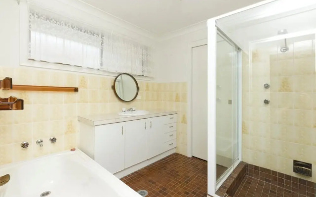 Lake House on Elouera