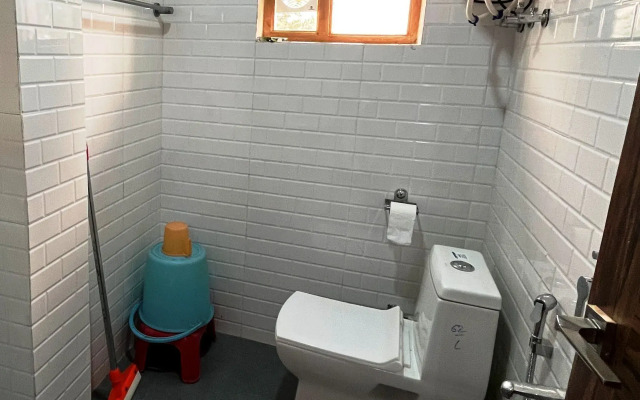 Pops Hotel and Restaurant