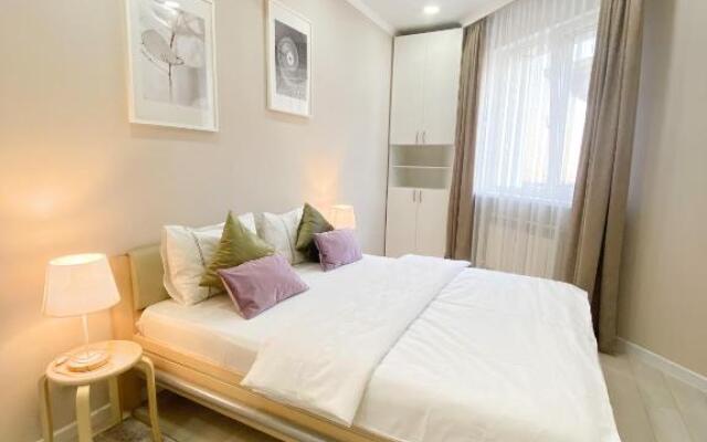 Modern Apartment in 10 min walk from Dostyk street