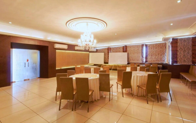 Capital O 67372 Halcyon Suites