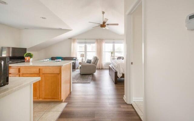 *Cozy Studio Carriage House- Minutes from Downtown