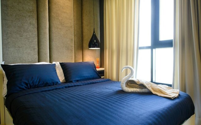 Near Rama 9 Intersection Apartment