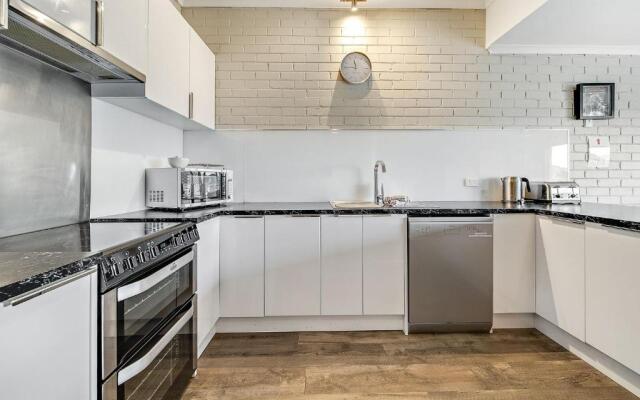 Summit 11 - Fabulous views and location