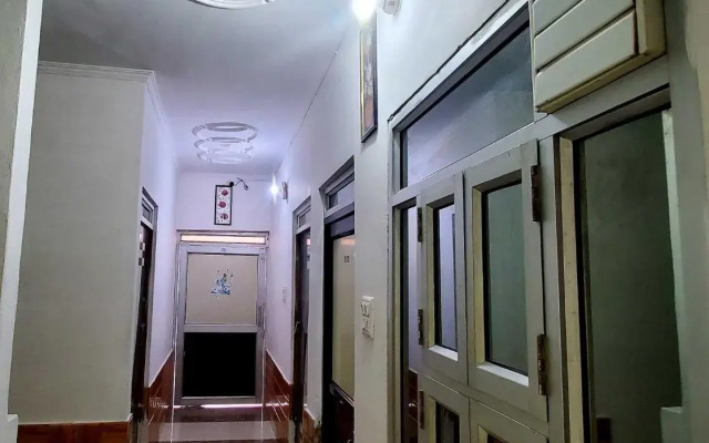 OYO 701211 Rock Star Hotel & Rooms