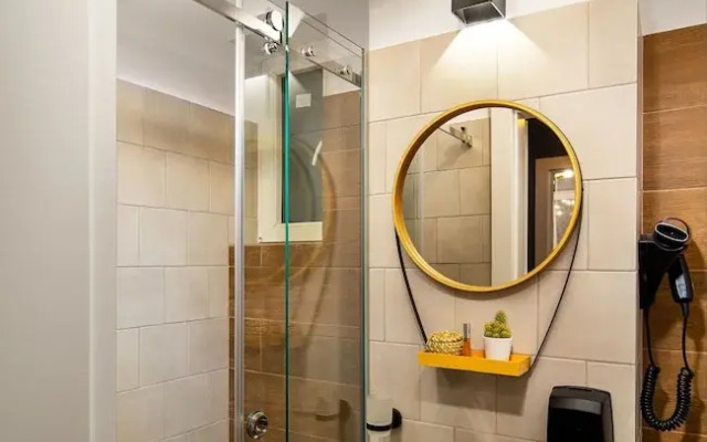 Golden Hour - One Bedroom - Next to Cismigiu Park and Victoria Avenue