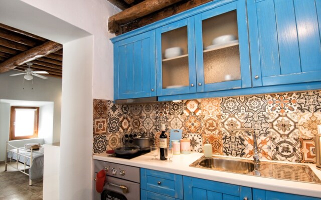 Gavrion's Nest  - Premium Cycladic Studio